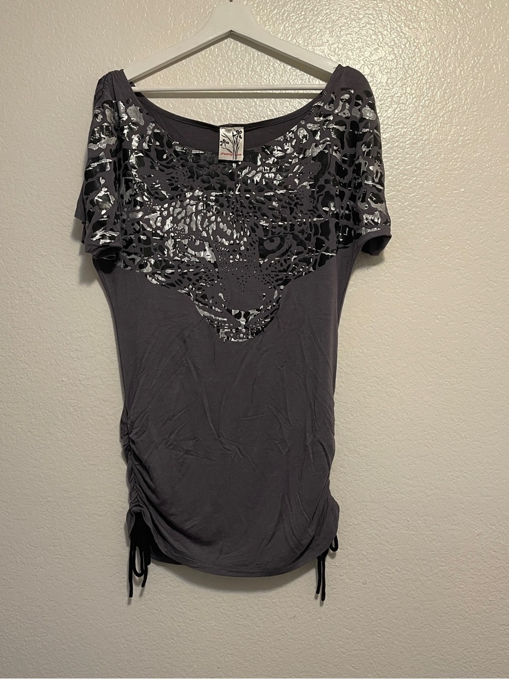 Women's Gray Short-Sleeve Scoop Neck Top with Metallic Accent